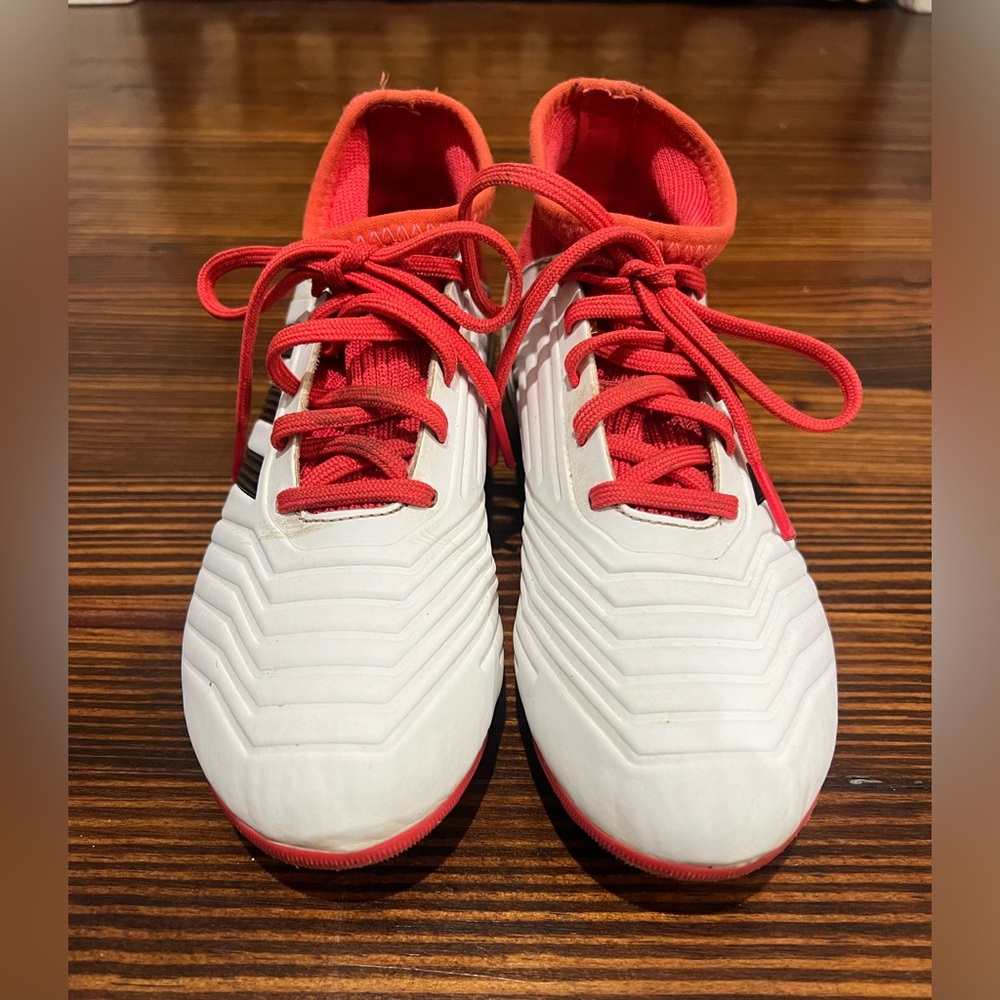 Girls cleats size 1 - Picture 2 of 4